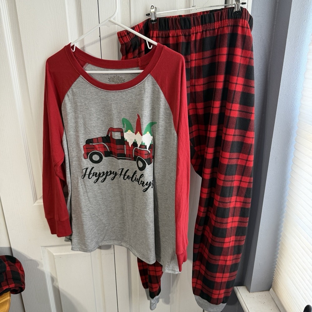 Happy Holidays Gnomes Red Truck Christmas 2 Piece Pajama Set Women's Size 3XL